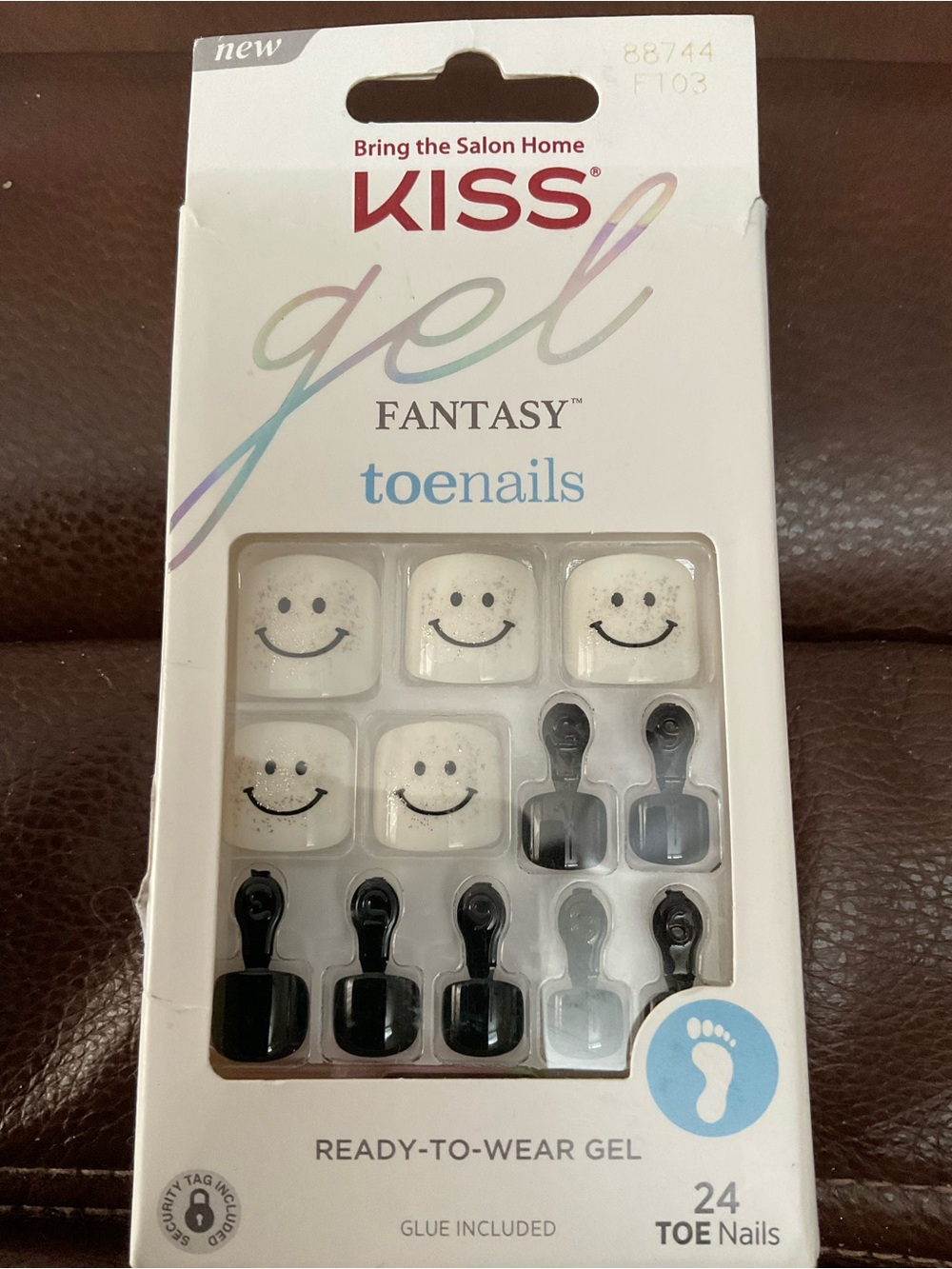 KISS Gel Fantasy Toenails - White Smiley & Black Accent - Picture 2 of 3